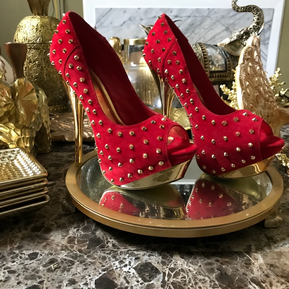 ❤️ Red studded heels 👠